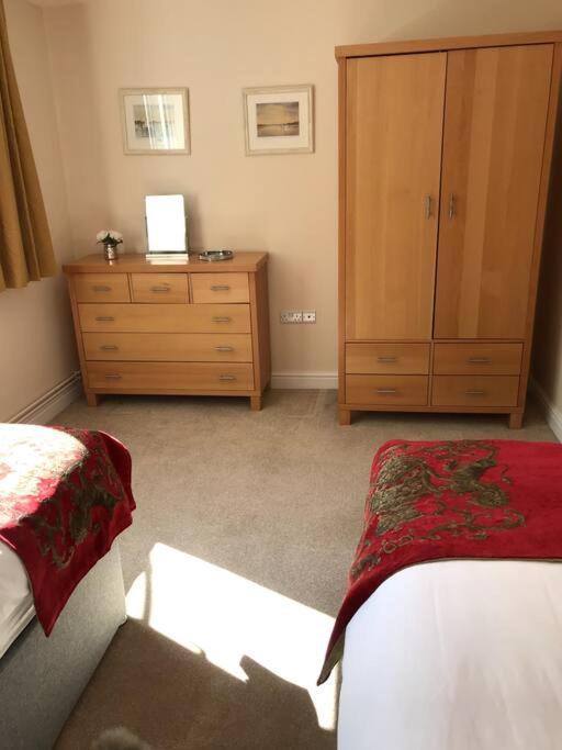 Lovely Two Bedroom Bungalow With Hot Tub Yeovil Esterno foto