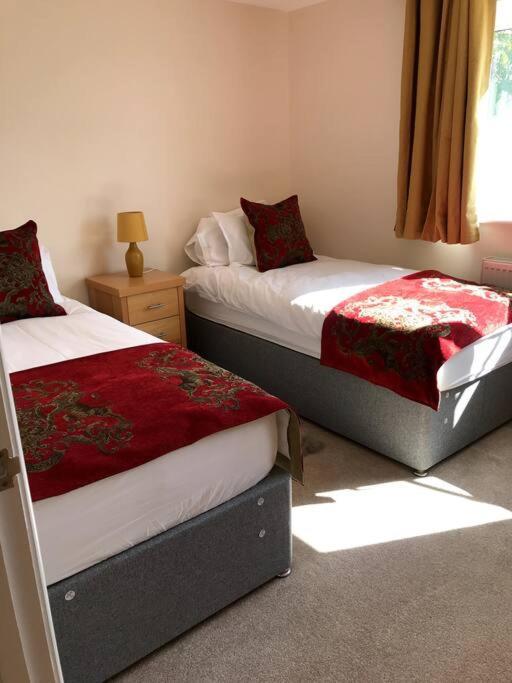 Lovely Two Bedroom Bungalow With Hot Tub Yeovil Esterno foto