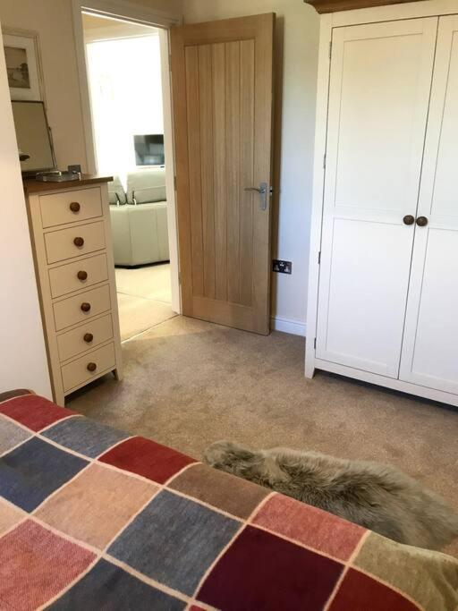 Lovely Two Bedroom Bungalow With Hot Tub Yeovil Esterno foto