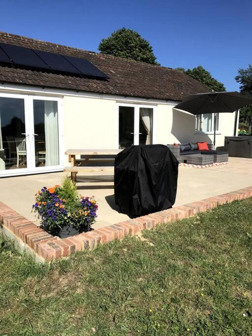 Lovely Two Bedroom Bungalow With Hot Tub Yeovil Esterno foto