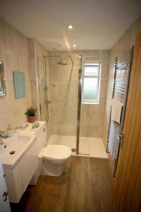 Lovely Two Bedroom Bungalow With Hot Tub Yeovil Esterno foto