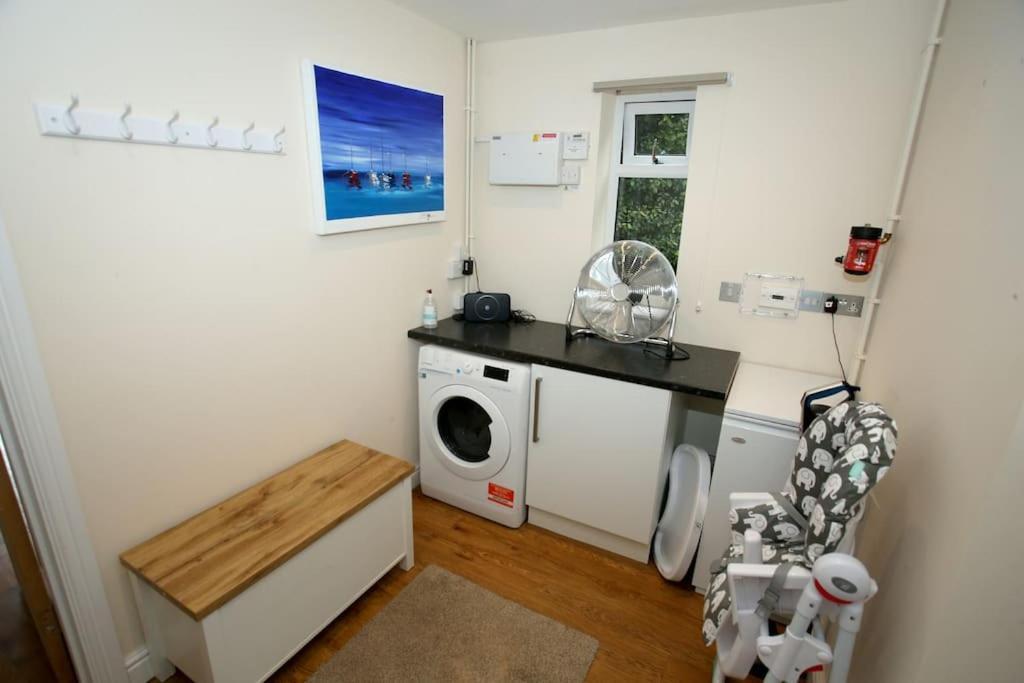 Lovely Two Bedroom Bungalow With Hot Tub Yeovil Esterno foto