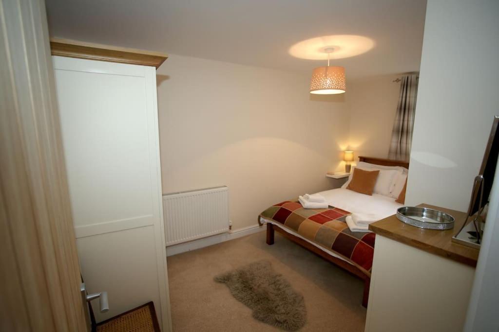 Lovely Two Bedroom Bungalow With Hot Tub Yeovil Esterno foto